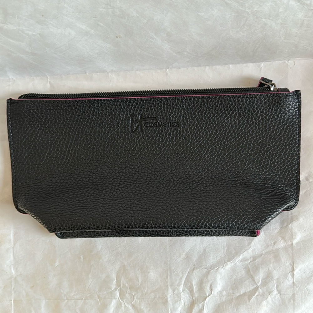 IT COSMETICS Navy Blue Pink Zip Cosmetic Bag 10x5x3” NWOT
